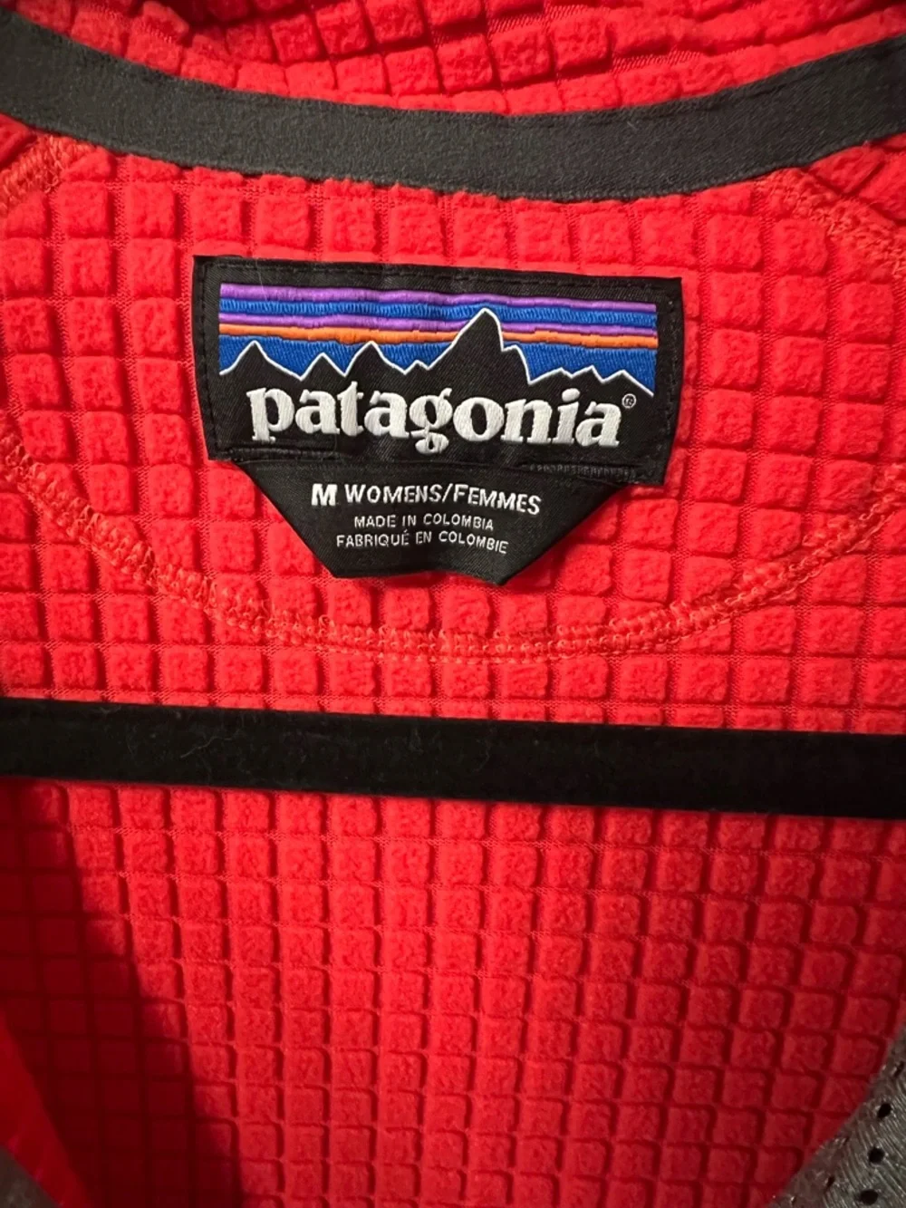 Patagonia R1 - Picture 2 of 2